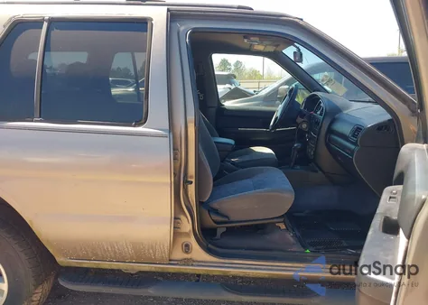 2001 Nissan Pathfinder Xe from USA, damaged, VIN JN8AR09X21W580140
